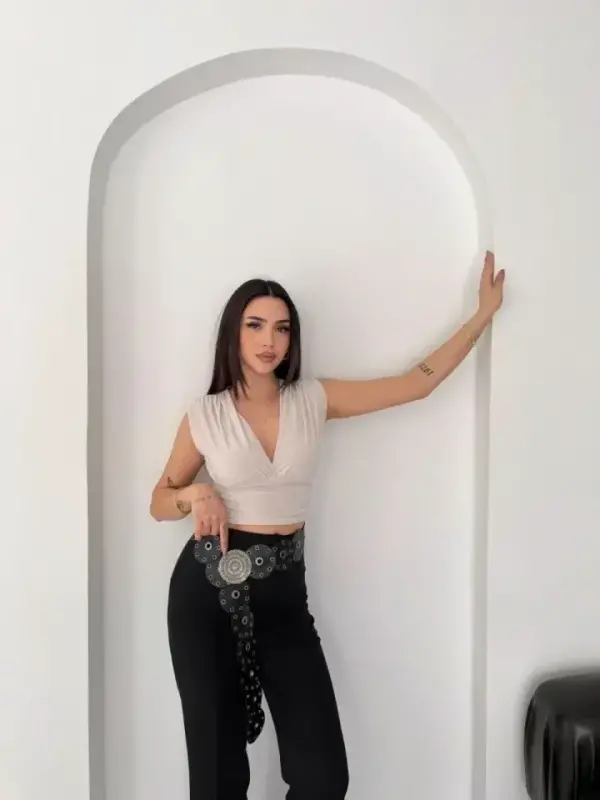 Vatkalı Kolsuz V Yaka Drapeli Crop Bluz Likralı Fit - Boyalı Gri - 2