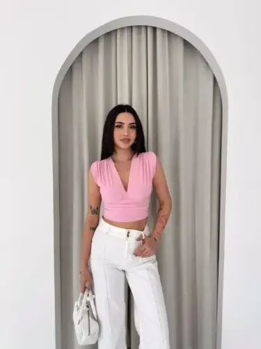 Vatkalı Kolsuz V Yaka Drapeli Crop Bluz Likralı Fit - Pembe - 4