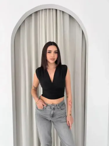 Vatkalı Kolsuz V Yaka Drapeli Crop Bluz Likralı Fit - Siyah - 4