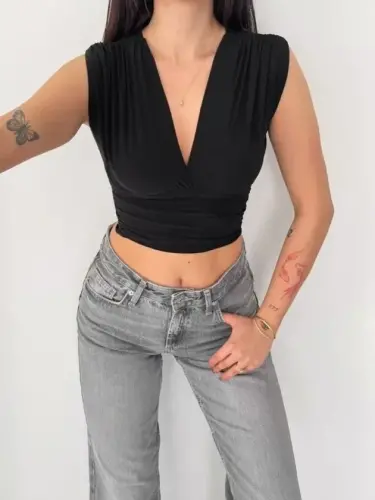 Vatkalı Kolsuz V Yaka Drapeli Crop Bluz Likralı Fit - Siyah - 1