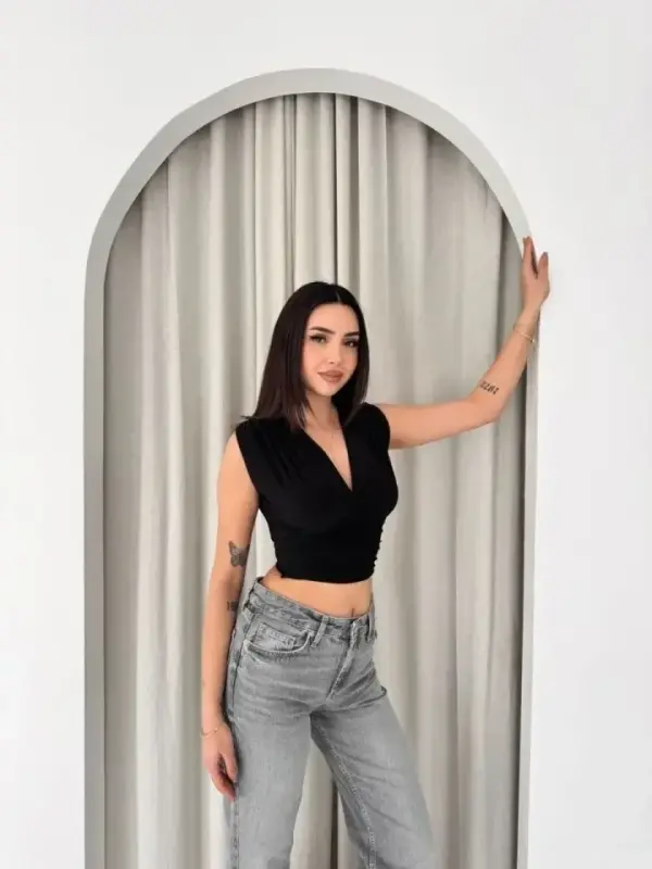 Vatkalı Kolsuz V Yaka Drapeli Crop Bluz Likralı Fit - Siyah - 3