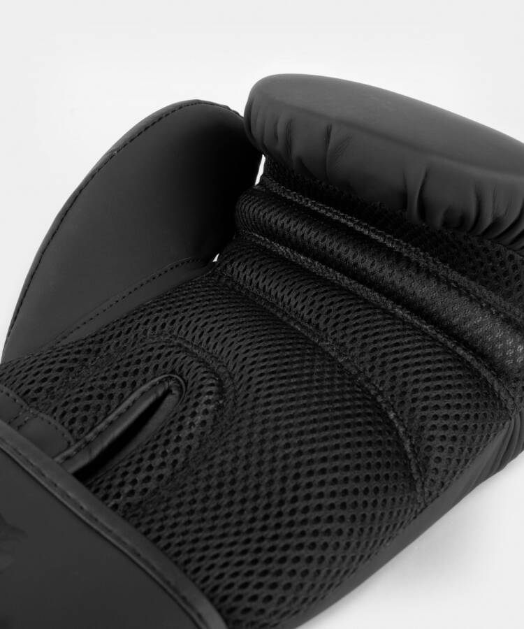 Venum Classic Boxing Gloves - Unisex - Black - 16 oz - 5