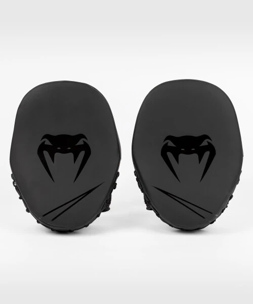 Venum Classic Curved Punching Mitts for Boxing, MMA Muay Thai Boxing Pads for Training, Punch Focus Mitts, Hand Pads Sparring Gear, Strike Shield - Black - Unisex - 1