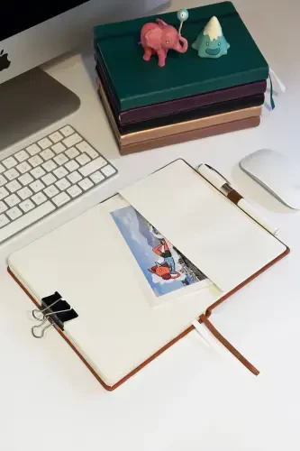 Venzi Hardcover Elastic Non-Dated Thick Leaf Dotted Notebook 15x21 Cm (a5) Coffee-Coffee - VICTORIA'S JOURNALS (1)