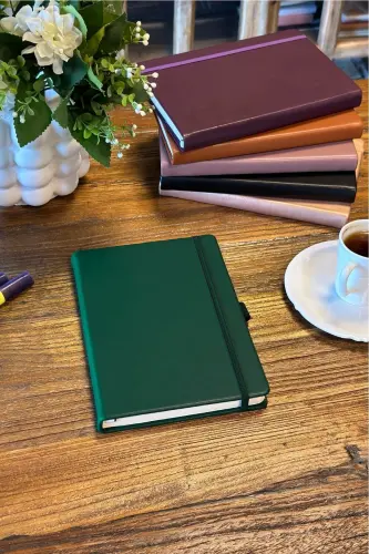 Venzi Sert Kapaklı Lastikli Tarihsiz Kalın Yapraklı Noktalı Defter 15x21 Cm (a5) Yeşil - Yeşil 