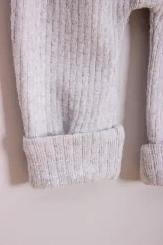 Вязаный комбинезон для малышей с капюшоном на деревянных пуговицах-СЕРЫЙ - 5