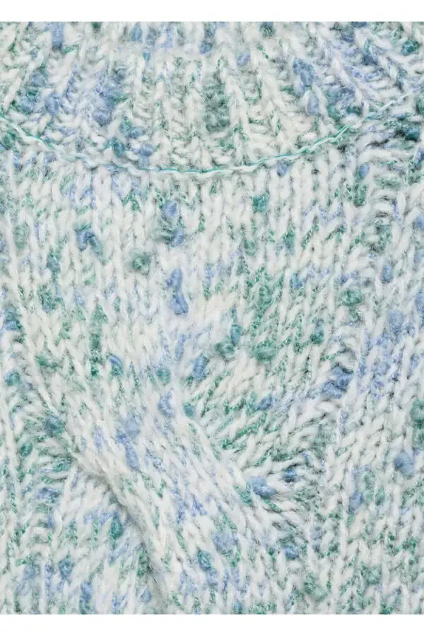 Вязаный свитер двух цветов - 5