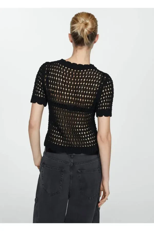 Вязаный свитер с ажурными деталями - 4