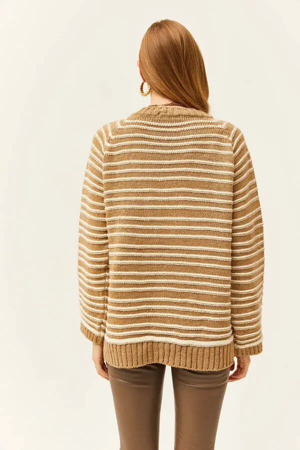 Вязаный свитер с V-образным вырезом и полосками мягкой текстуры для женщин KZK-19000739 - 8