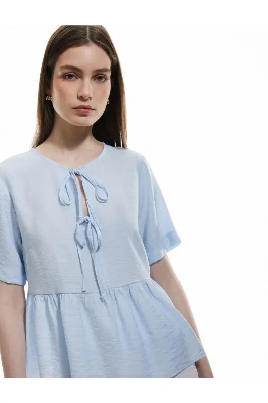 Viskon Kısa Kollu Fiyonk Detaylı Yuvarlak Yaka Peplum Bluz - Mavi - 2