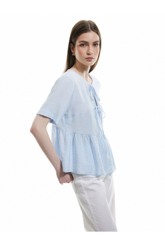 Viskon qisqa yengli, bantli detallari bor, yumaloq yoqali peplum - 1