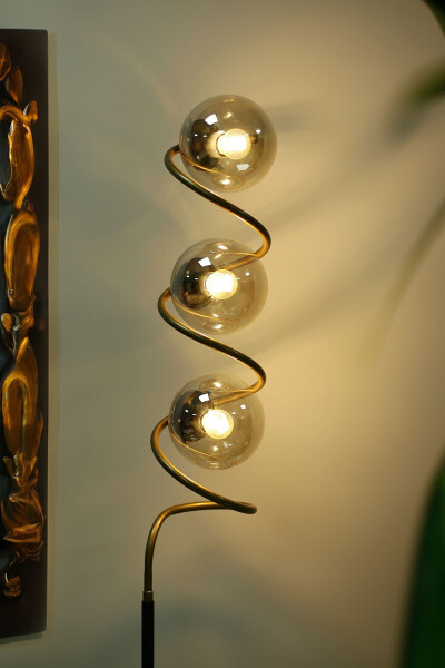 Vista Antique Matte Gold Detailed Black Metal Single-Leg Floor Lamp - VINNER (1)