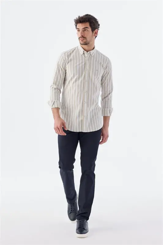 Vizon Comfort Fit тугмали ёқаси чизикли пахта кўйлак - JAKAMEN