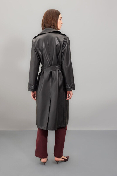 Водоотталкивающее искусственное кожаное пальто-тренч с воротником на запах, пуговицами, поясом и карманами A7960ax24au - 5