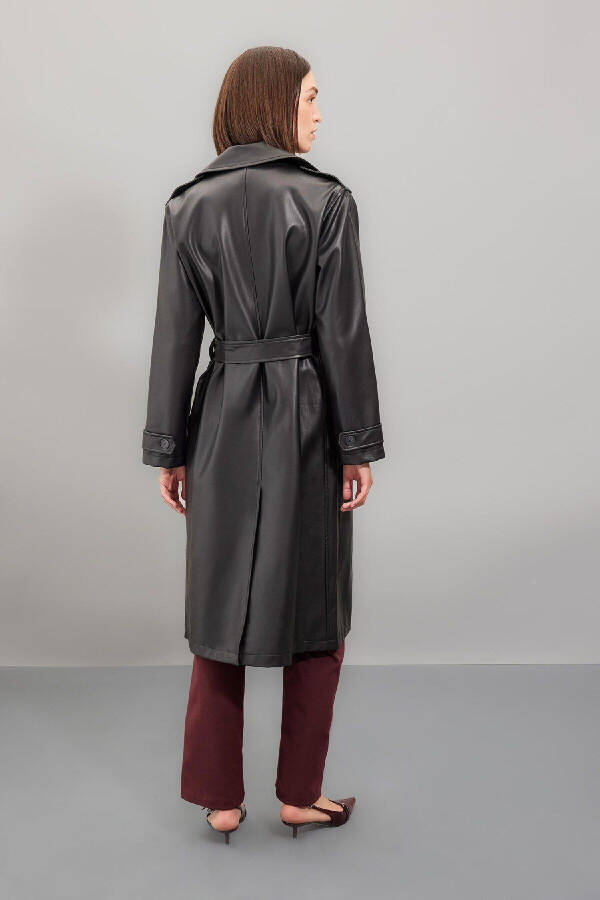 Водоотталкивающее искусственное кожаное пальто-тренч с воротником на запах, пуговицами, поясом и карманами A7960ax24au - 5