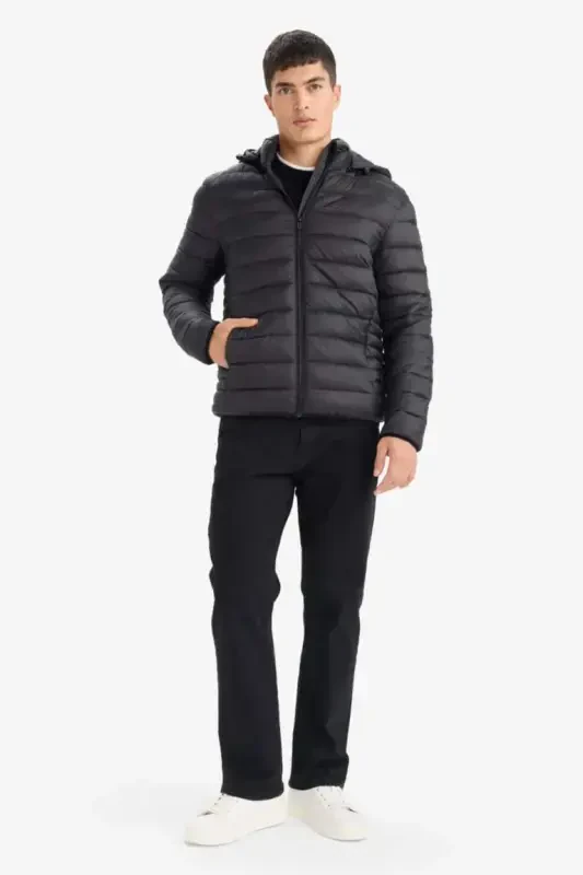 Водоотталкивающий облегченный пуховик Slim Fit узкого кроя с капюшоном на молнии с карманами демисезонный Черный - 2