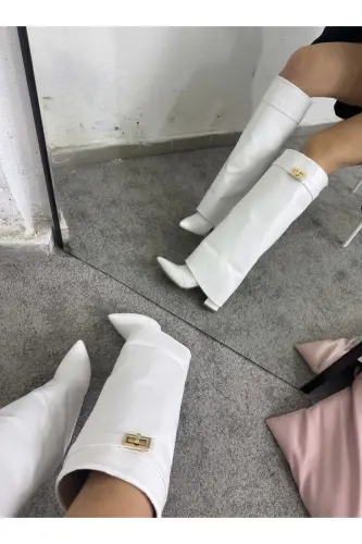 Volante Tozluk Detaylı Beyaz Kadın Topuklu Çizme - Beyaz - 3