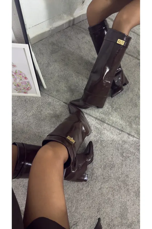 Volante Tozluk Detaylı Kahverengi Rugan Kadın Topuklu Çizme-Kahverengi Rugan - 4