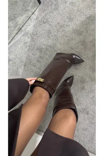 Volante Tozluk Detaylı Kahverengi Rugan Kadın Topuklu Çizme-Kahverengi Rugan - 7