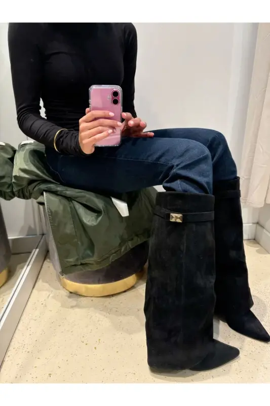 Volante Tozluk Detaylı Siyah Süet Kadın Topuklu Çizme-SiyahSüet - 2