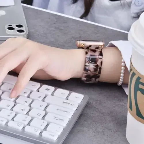 V.R.HOPE Ayollar uchun Apple Watch Band bilan mos keladigan smola soat tasmasi 42mm 44mm 45mm 46mm49mm Toshbaqa moda yengil bilaguzuk iWatch Series Ultra3/11/10/9/8/7/6/5/4/3/2/1/SE3 uchun (Toshbaqa Tilla gulli) - 6