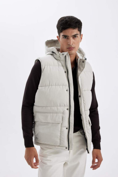 Water-Resistant Lightweight Puffer Vest with Detachable Hood, Zipper Pockets, Season: Spring - 3