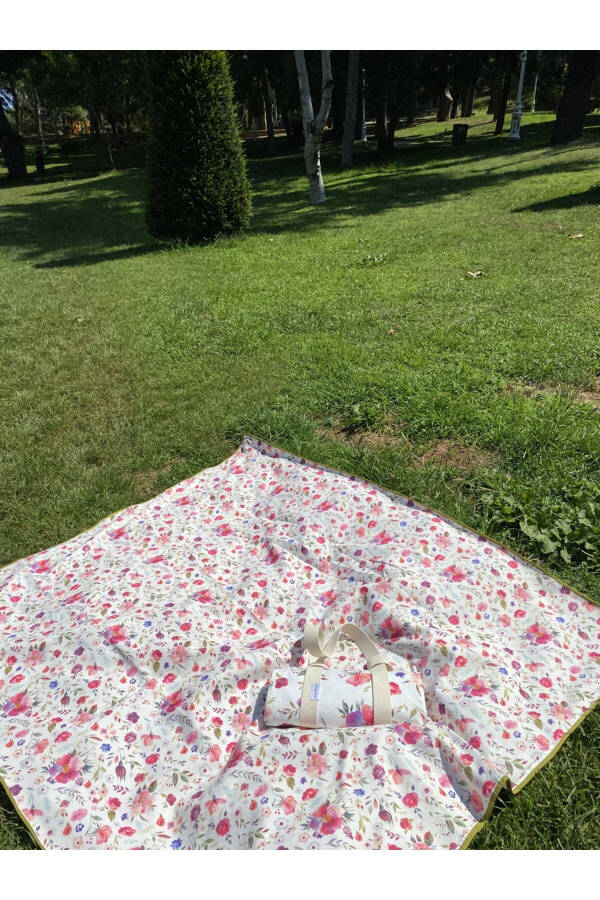 Waterproof Blanket for Beach Picnic Camping 140x170cm Floral Pattern - 12