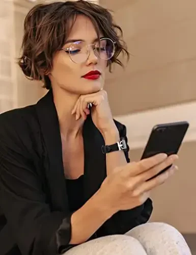 Wearlizer Charmband Fitbit Versa bilakuzuklariga mos keladi, ayollar uchun D shaklidagi metall tokali nozik charm tasmali bilaguzuk - 7