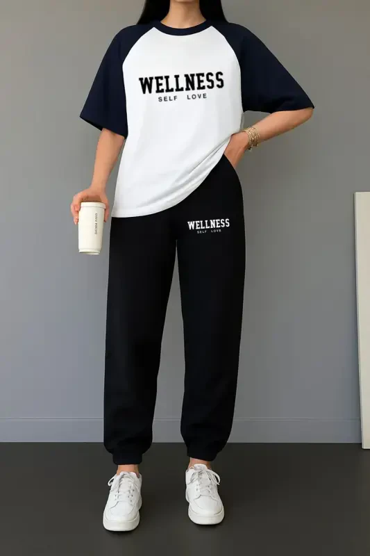 WELLNESS bosmali Raglan yengli, qo'llari ko'k oversize futbolka va sport shim-oq-ko'k - MODAZONE