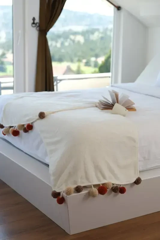 Wellsoft Pompon Scarf /shawl/etole/bed Runner-white - 1