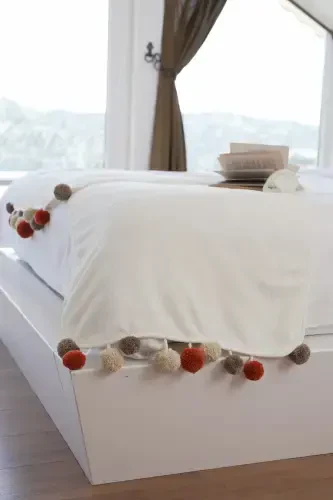 Wellsoft Pompon Scarf /shawl/etole/bed Runner-white - CAKKA (1)