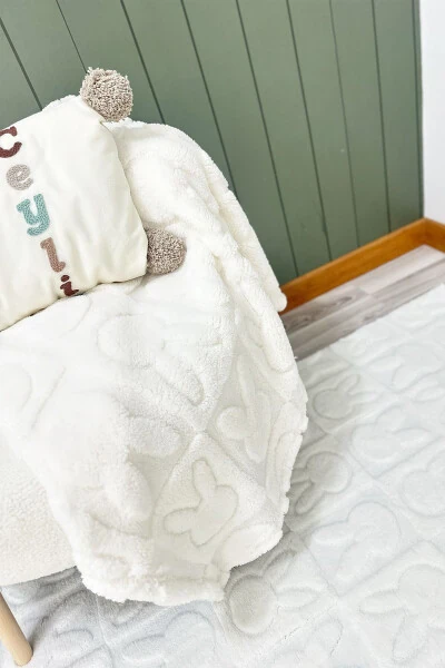 Wellsoft Puffy Children's Blanket, White Soft Blanket, Embossed Rabbit Figure Children's Blanket - PINKIE HOME