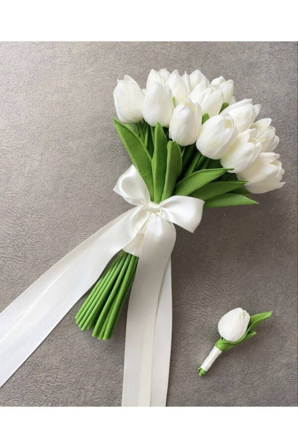 Wet Tulip Bouquet with Collar Flower Included - 1