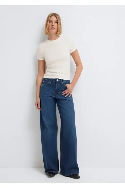 White Basic T-Shirt Fitted / Body-Hugging Fit 16 - 1