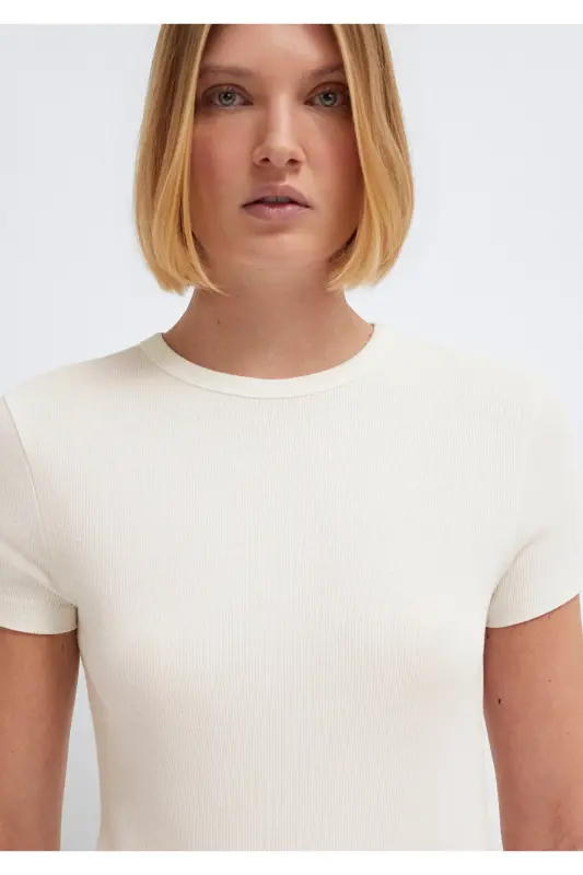 White Basic T-Shirt Fitted / Body-Hugging Fit 16 - 6