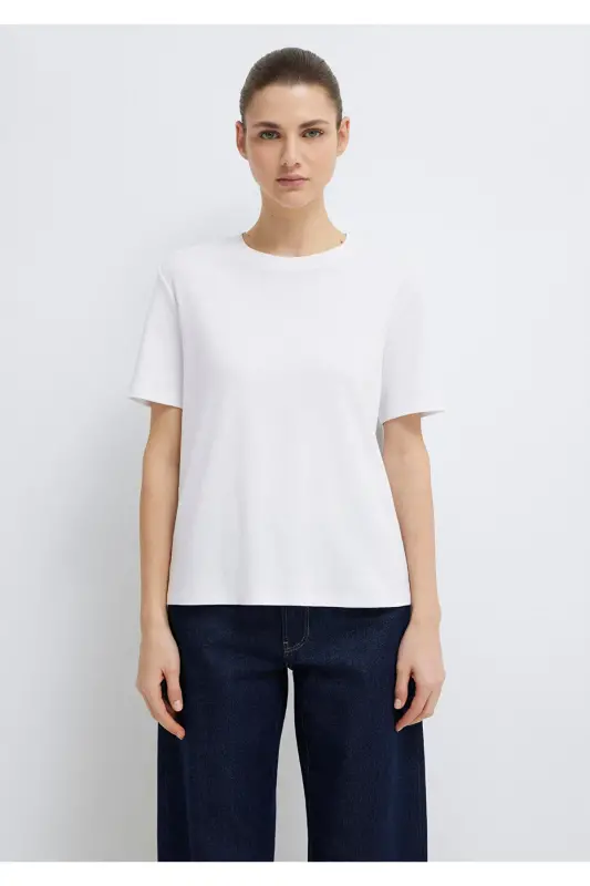 White Basic T-Shirt Semi Slim Fit - 4