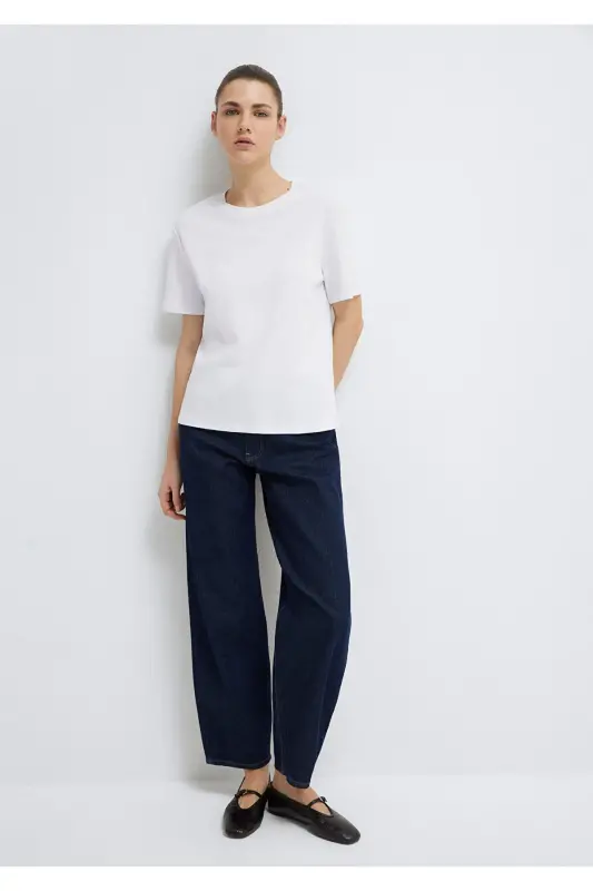 White Basic T-Shirt Semi Slim Fit - 2
