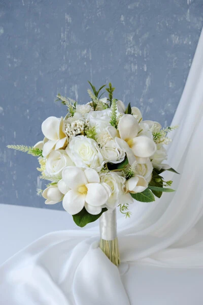 White Bridal Bouquet with Magnolia - UĞUR GELIN BUKETI