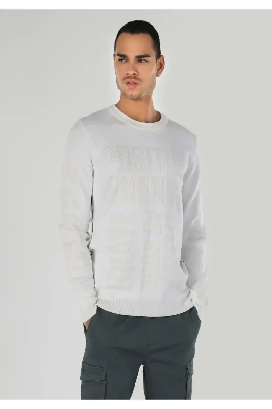 White, crew neck, printed men's sweater. Regular fit. Cl1062328 - COLIN’S