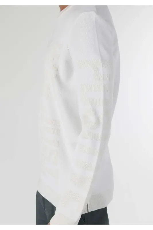 White, crew neck, printed men's sweater. Regular fit. Cl1062328 - 6