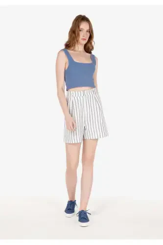 White high-waisted, pocketed shorts for women (regular fit) - 3