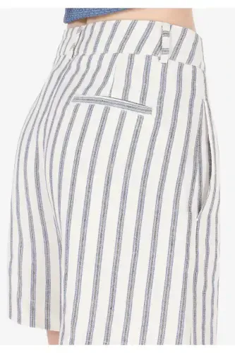 White high-waisted, pocketed shorts for women (regular fit) - 5