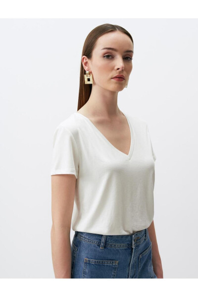 White Plain Cut V-Neck Short Sleeve Knit Basic T-Shirt - 16