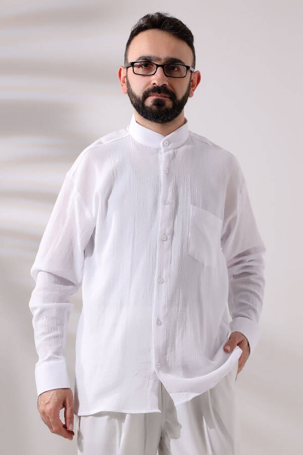 White Plane Tree Men's Relaxed Fit Stand Collar Chambray Hajj and Umrah Shirt - 1