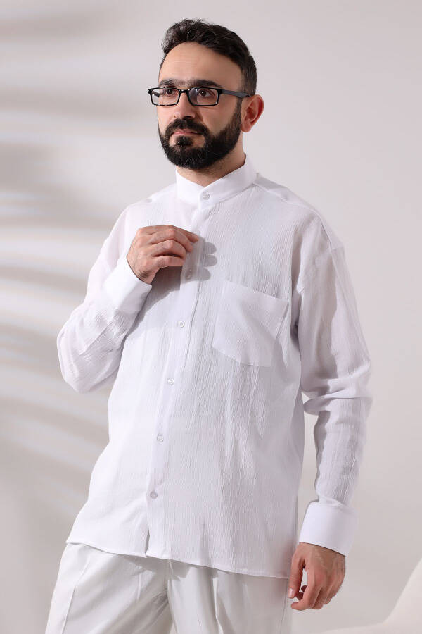 White Plane Tree Men's Relaxed Fit Stand Collar Chambray Hajj and Umrah Shirt - 2