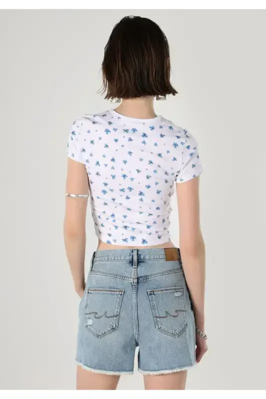 White, short-sleeved, printed crop t-shirt - 2