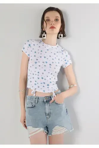 White, short-sleeved, printed crop t-shirt - 3