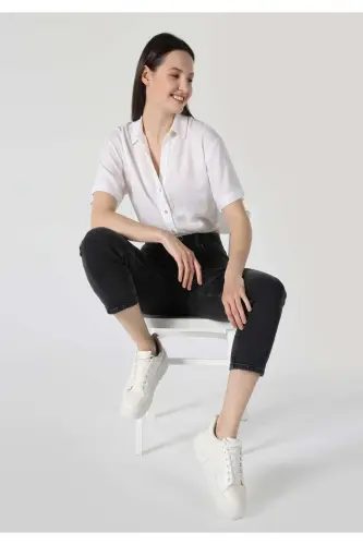 White, short-sleeved, regular fit shirt for women - 1