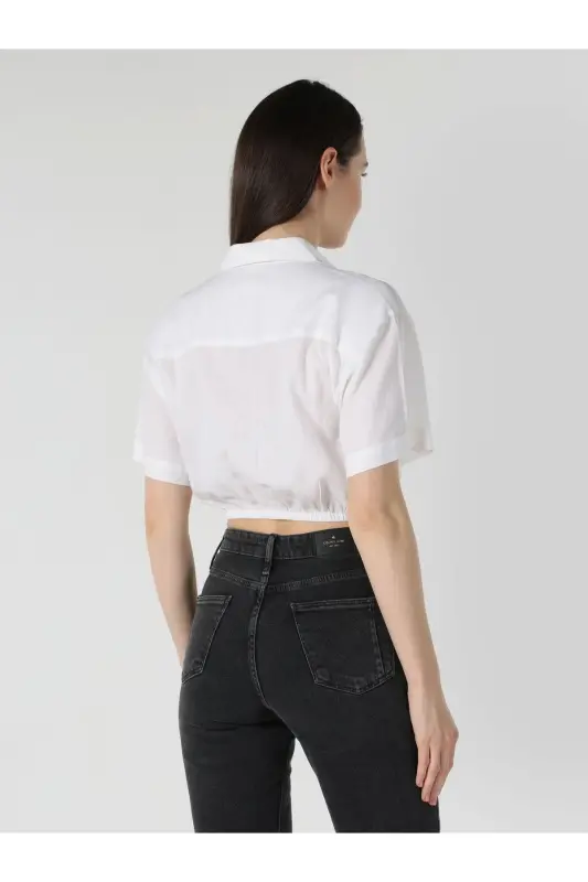 White, short-sleeved, regular fit shirt for women - 2