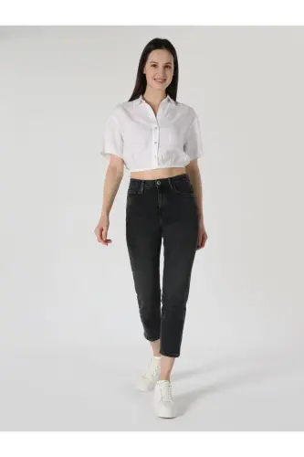 White, short-sleeved, regular fit shirt for women - 3